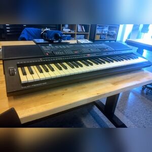 Yamaha PSR-500 Vintage Keyboard Synth, Working, w/ Power Cable & ROK SAK Case